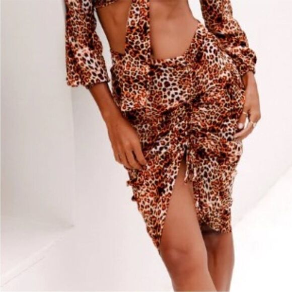NWT VDM The Label Revolve Stassie Leopard Print Ruched Cover Up Skirt. Medium - Picture 1 of 10